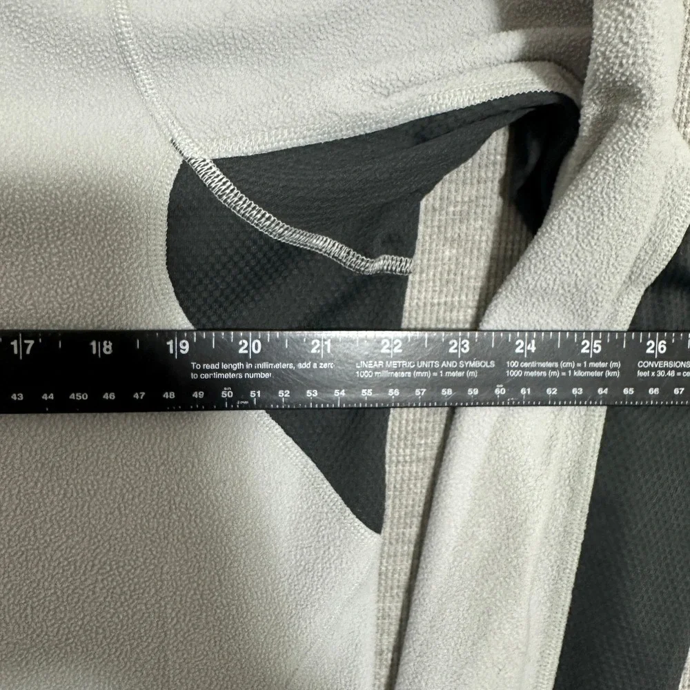 The North Face Mens Large Gray 1/4 Zip‎ Fleece Pullover Reflective Trim Active L